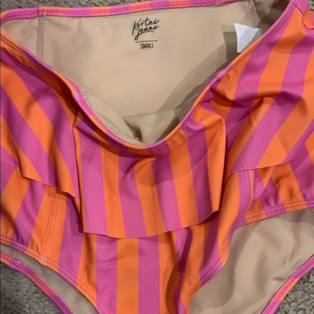 Kortni Jeane bottoms